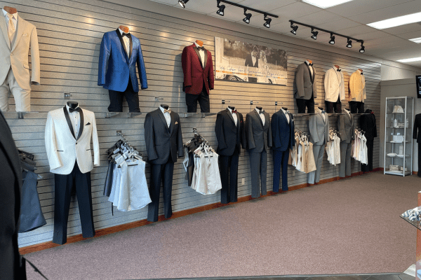 Suits & Tuxedos in Youngstown, Ohio